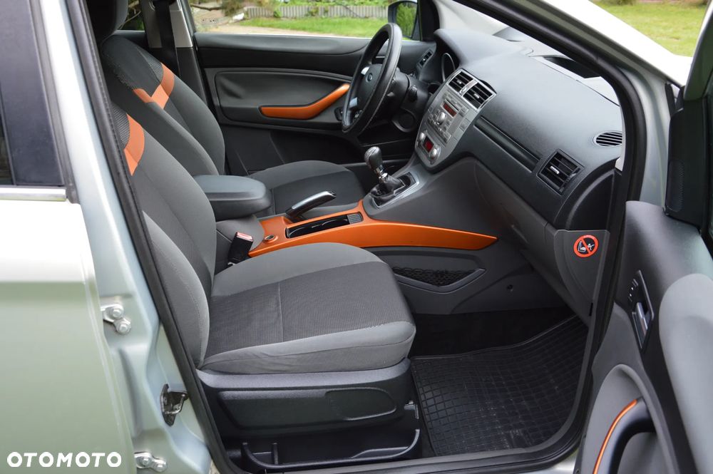 Ford Kuga 2.0 TDCi 4x4 Titanium - 27
