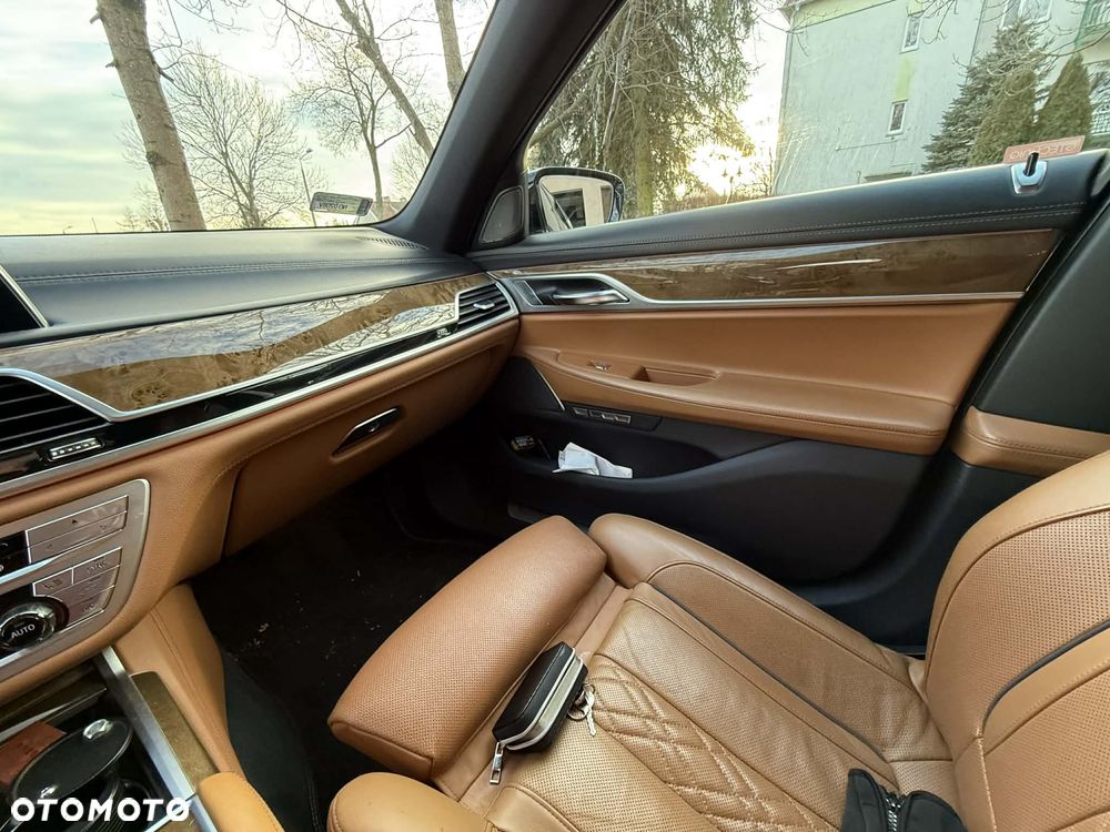 BMW Seria 7 740d xDrive - 13