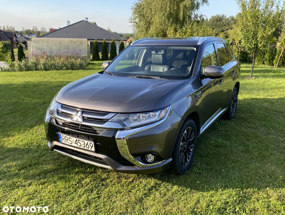 Mitsubishi Outlander - 2