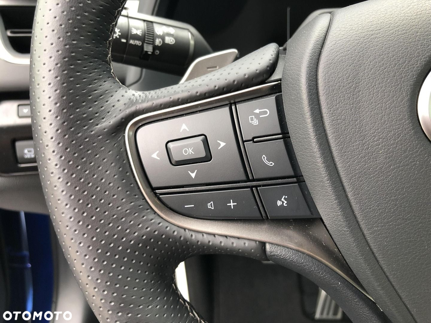 Lexus UX - 16