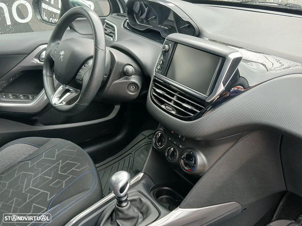 Peugeot 2008 1.5 BlueHDi Style - 21