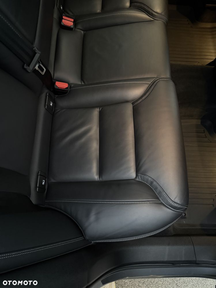 Volvo XC 60 B5 D AWD R-Design - 31