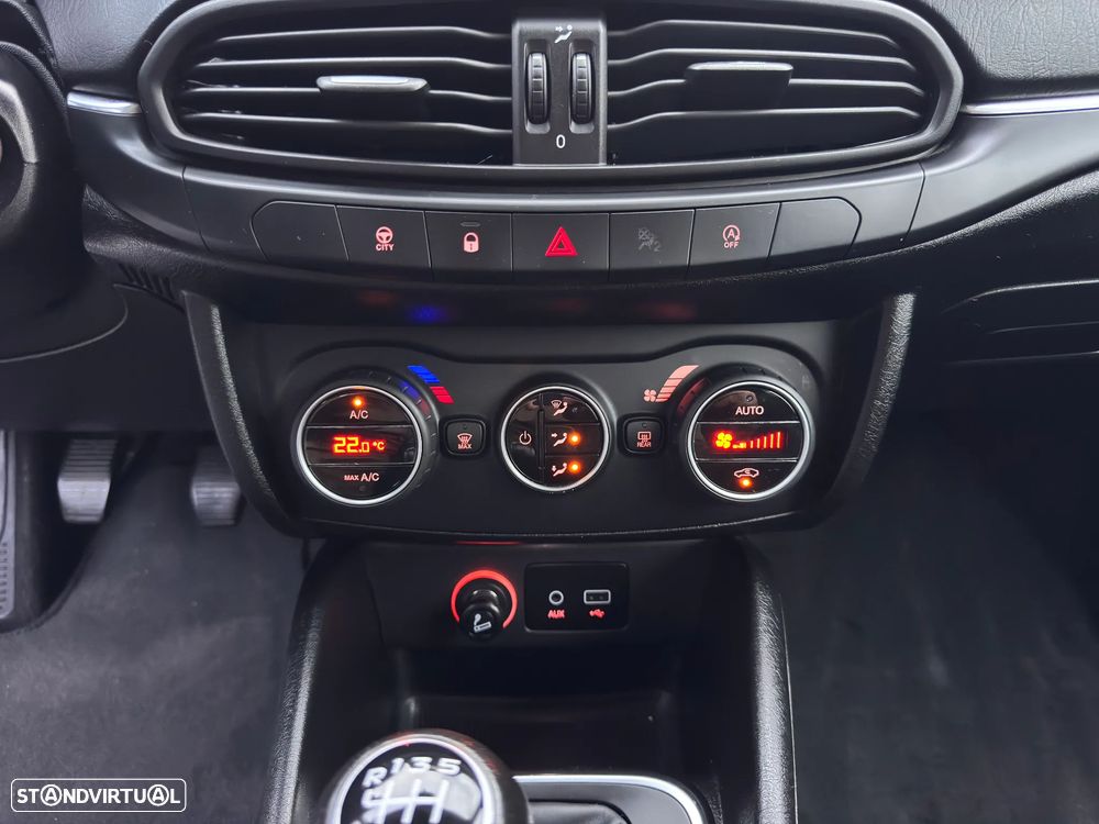 Fiat Tipo Station Wagon 1.6 M-Jet Lounge - 26