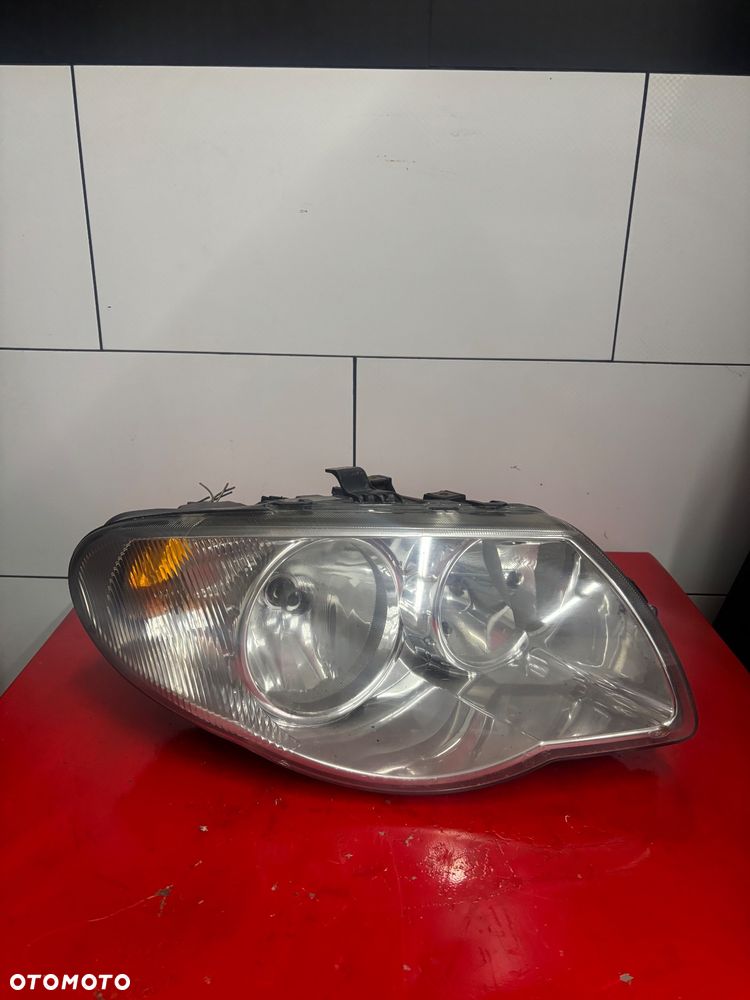 CHRYSLER VOYAGER IV 4 LAMPA PRAWY PRZOD PRZEDNIA - 1