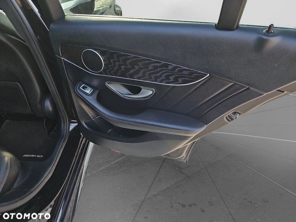 Mercedes-Benz Klasa C 300 9G-TRONIC - 21