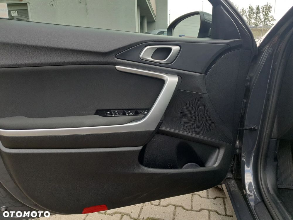 Kia Ceed 1.5 T-GDI M - 11