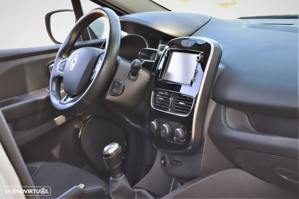 Renault Clio Sport Tourer - 13