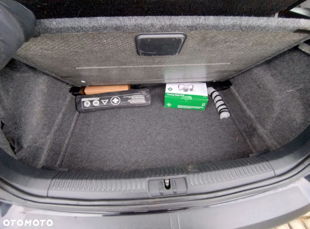 Volkswagen Polo 1.4 16V Comfortline - 26