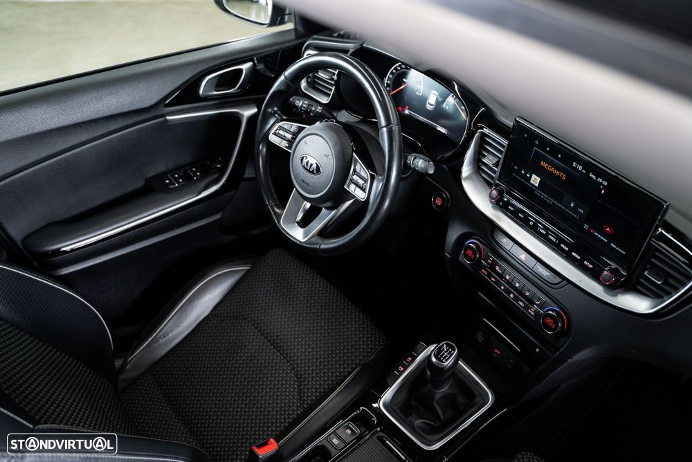 Kia XCeed 1.6 CRDi MHEV Drive - 15