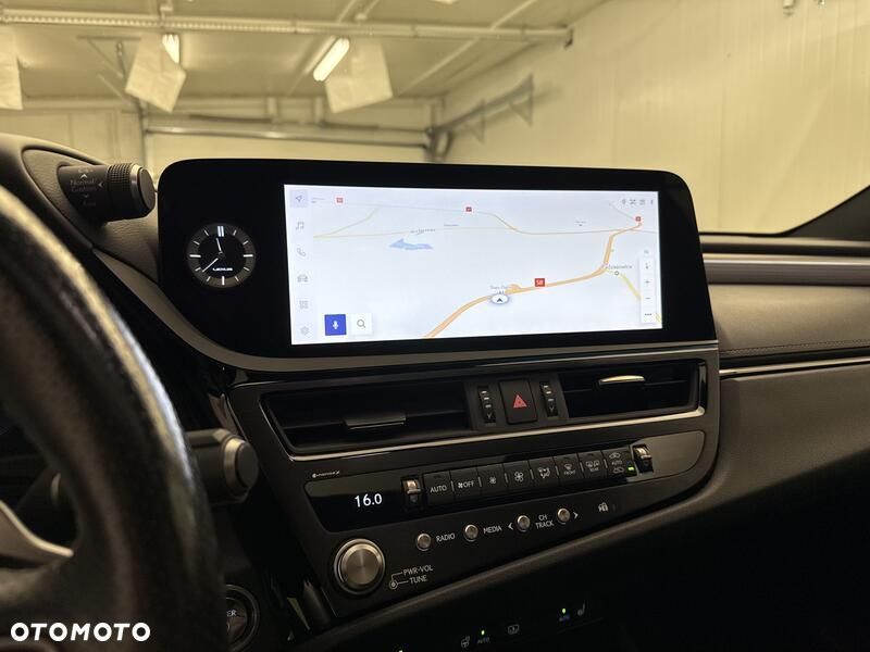 Lexus ES 300h F Sport Edition - 16