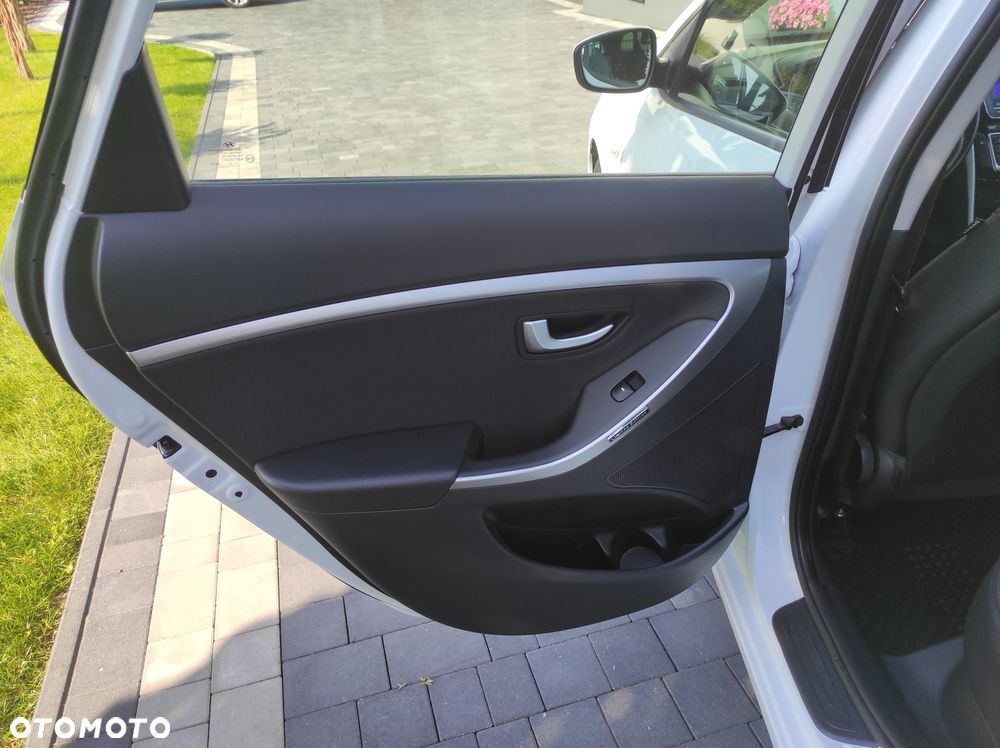 Hyundai i30 1.6 Classic + - 17