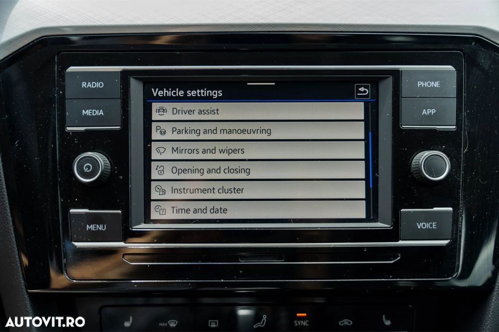 VOLKSWAGEN Passat 2023 — imagine 32