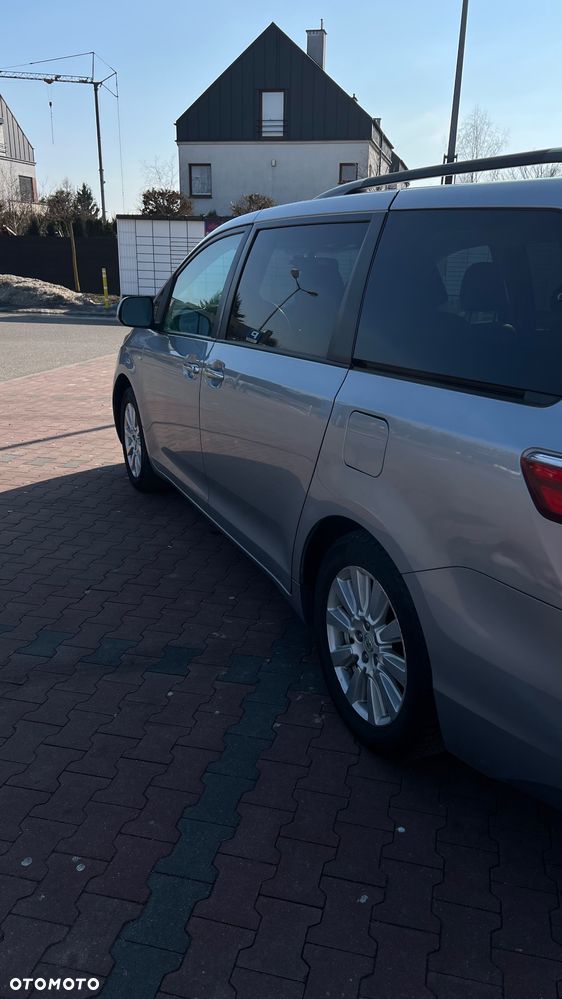 Toyota Sienna 3.5 V6 XLE AWD - 14