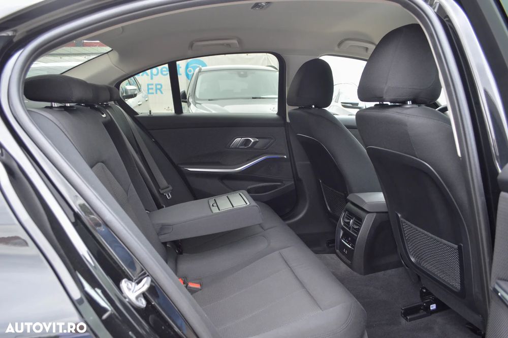 BMW Seria 3 318d Aut. Advantage - 29