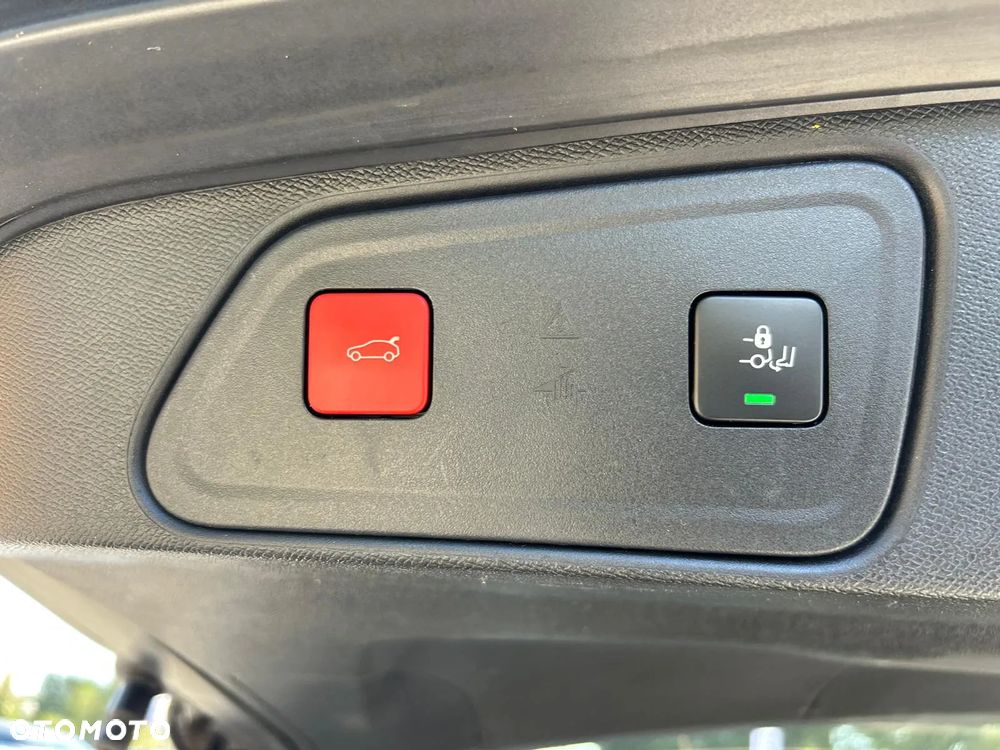 Peugeot 3008 PureTech 130 Stop & Start GPF EAT8 Active Business-Paket - 23