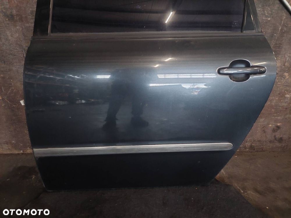 DRZWI KOMPLETNE LEWY TYŁ TOYOTA AVENSIS VERSO I 1E2 - 2
