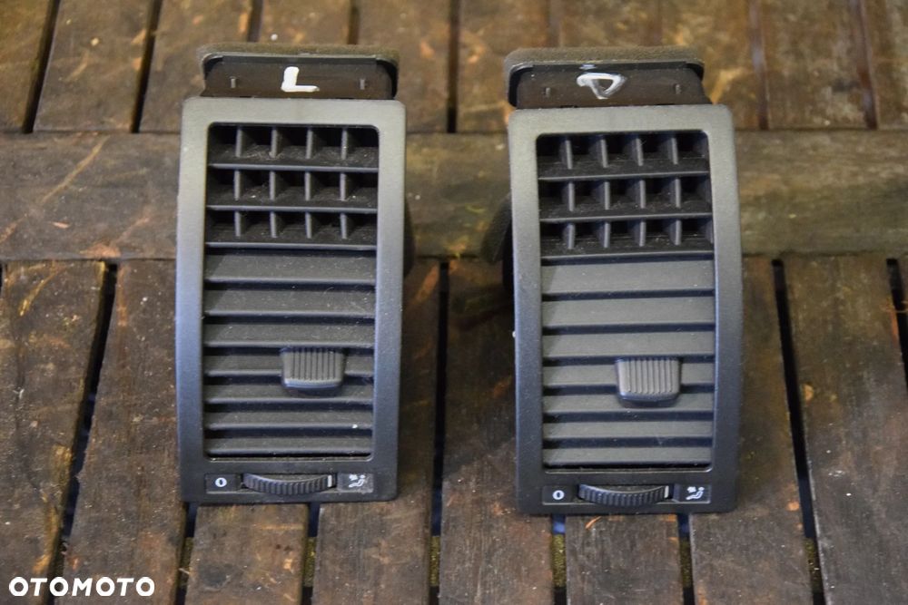 VW Polo IV 9N 01-09 Kratka nawiewu prawa lewa ładna - 1