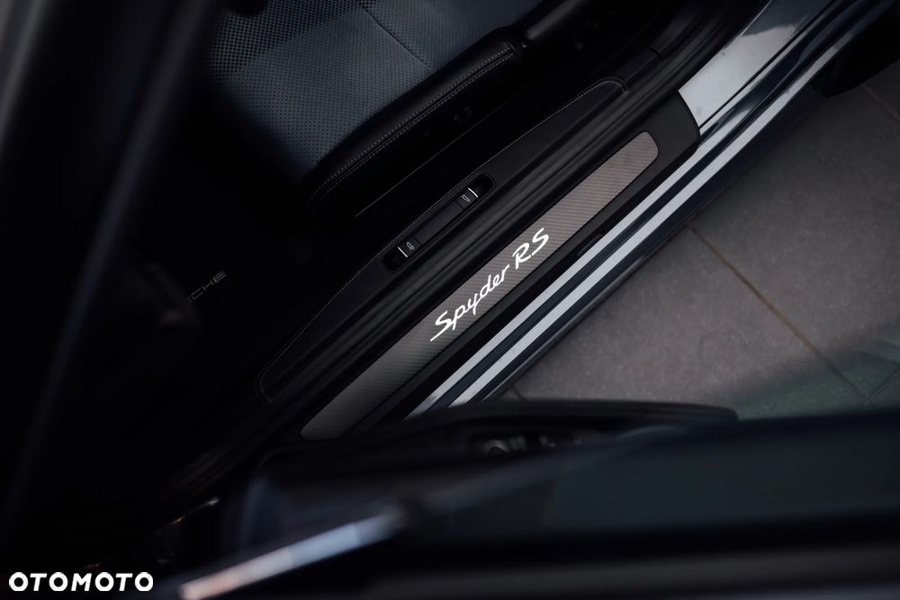 Porsche 718 Spyder - 23