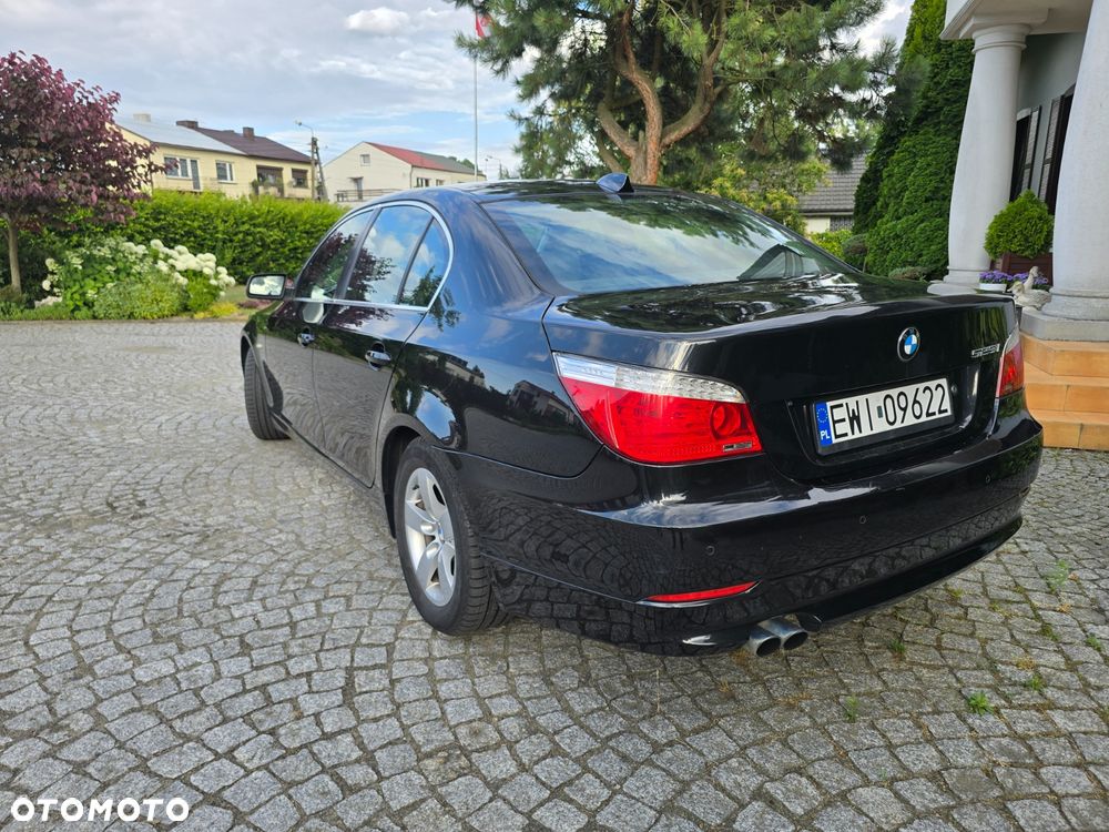 BMW Seria 5 523i - 23