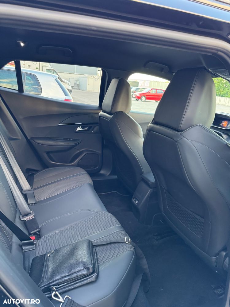 Peugeot 2008 PureTech 130 EAT8 GT - 26