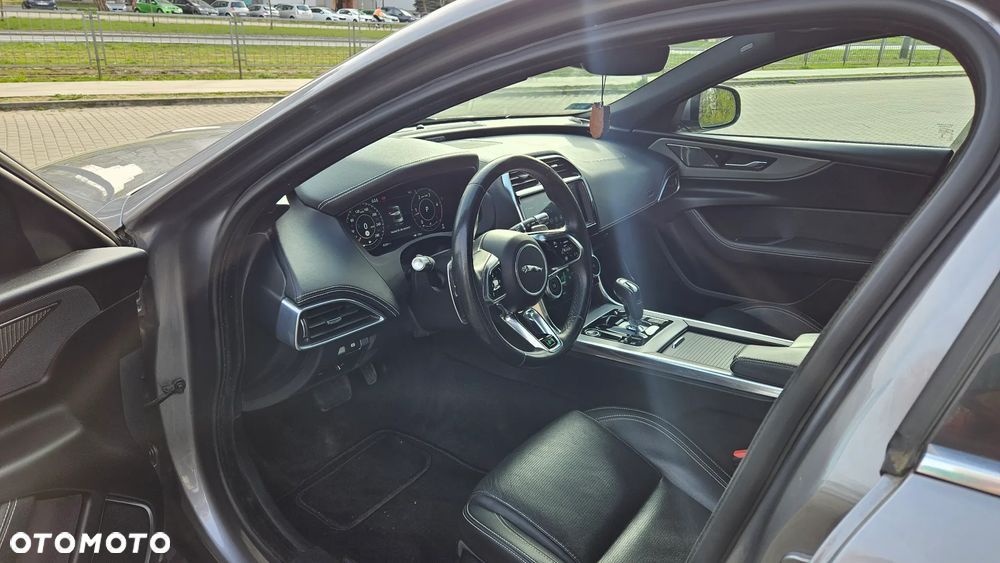 Jaguar XE 2.0 D180 R-Dynamic SE - 13