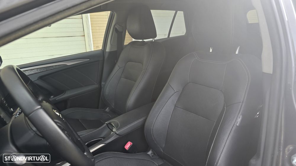 Toyota Avensis SW 2.0 D-4D Luxury+GPS - 9