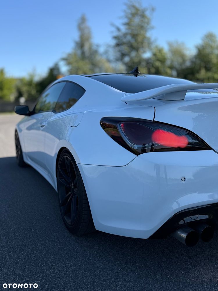 Hyundai Genesis Coupe 3.8 V6 Executive - 29