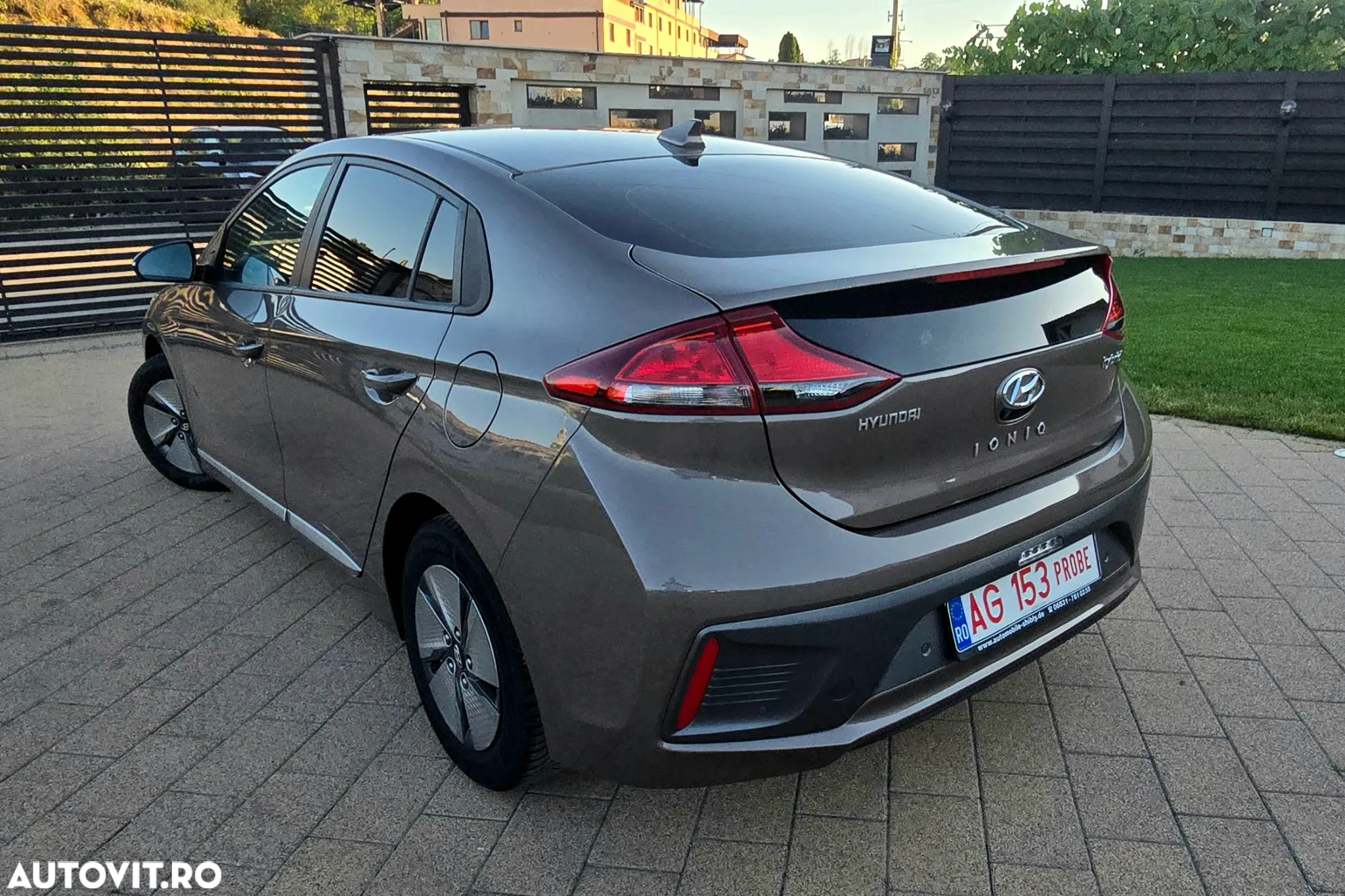 Hyundai IONIQ Hybrid 1.6 GDI Premium - 4
