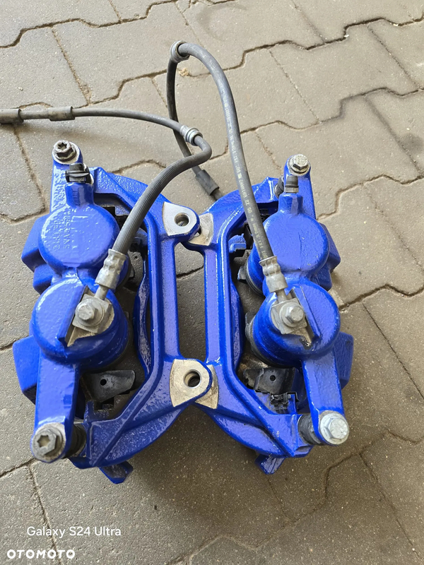 Volkswagen Golf R   22 R  Zacisk Hamulca