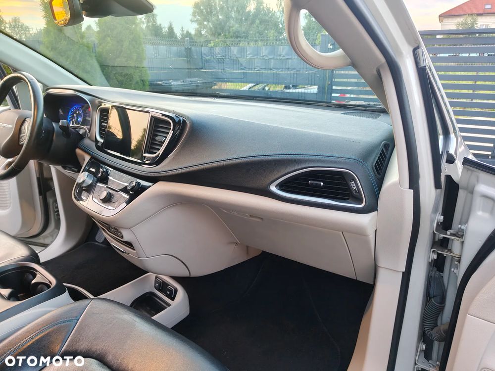 Chrysler Pacifica - 29