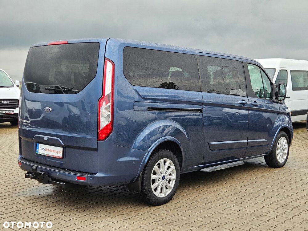 Ford Tourneo Custom - 12