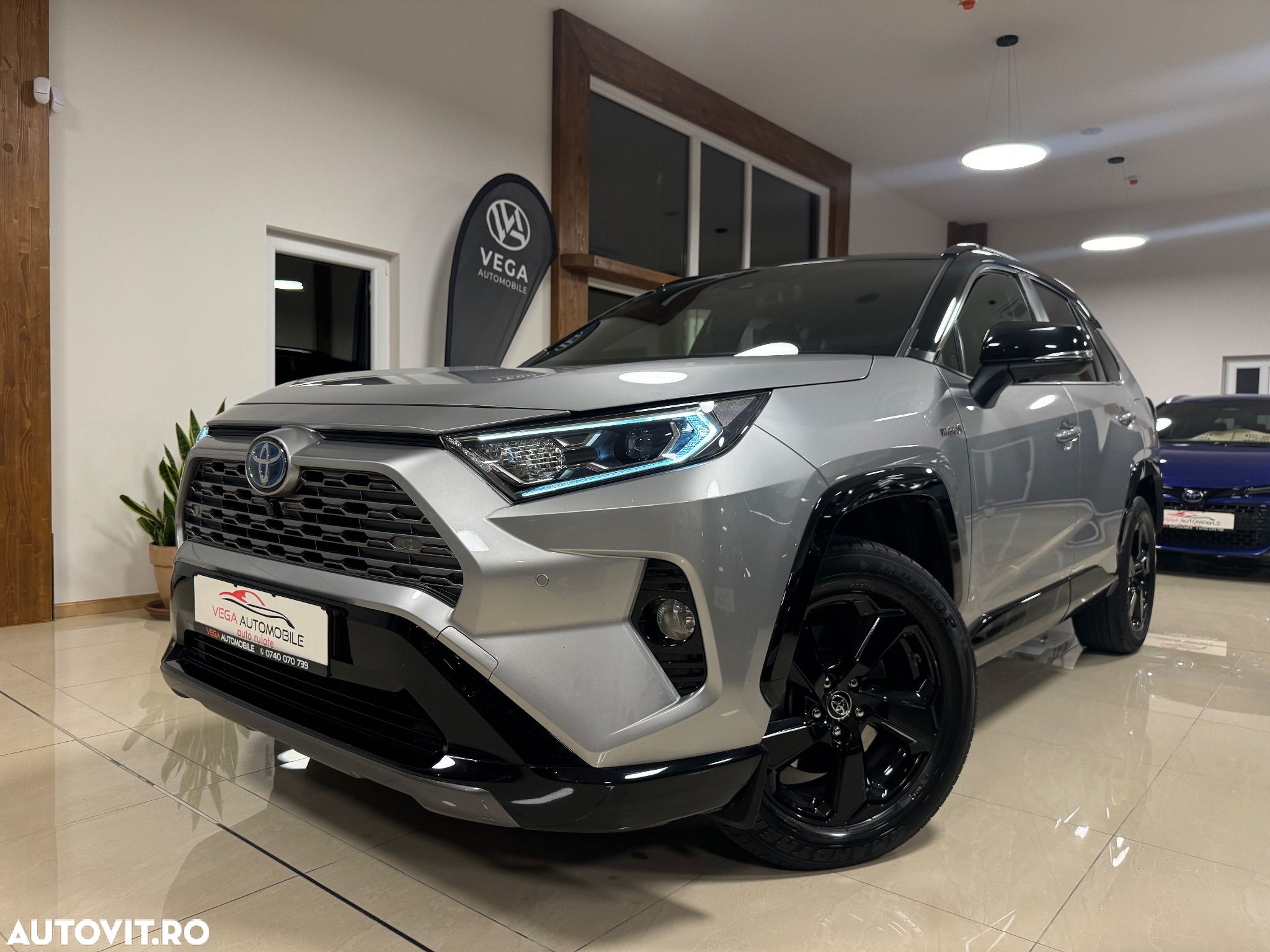 Toyota RAV4 2.5 4x4 Hybrid Team Deutschland - 1