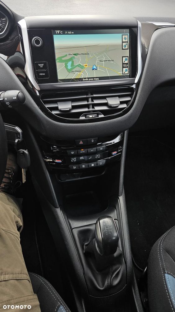 Peugeot 208 - 35