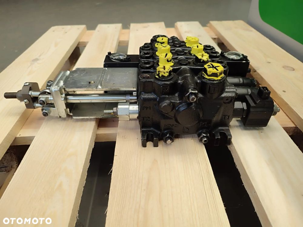 Rozdzielacz hydrauliczny 2000221230 BUCHER - 4