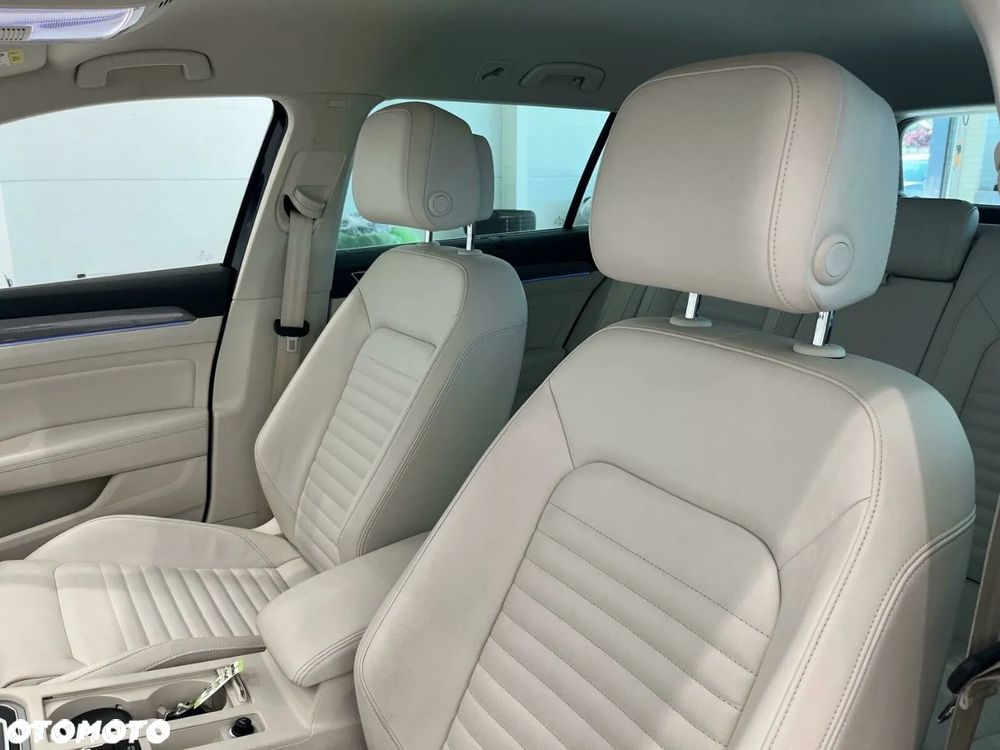 Volkswagen Passat Variant 2.0 TDI SCR DSG 4Motion Alltrack - 10