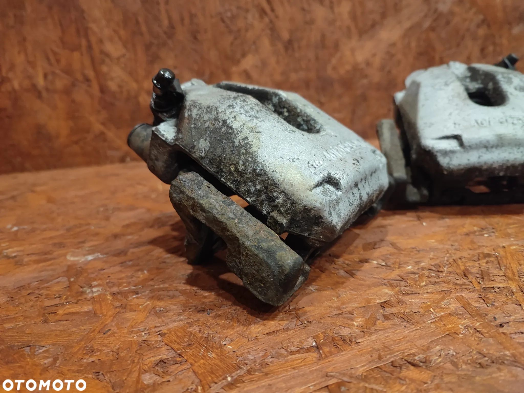 BMW E39 SEDAN ORYGINALNE ZACISKI TYŁ + JARZMA POD TARCZĘ 298MM W BARDZO DOBRYM STANIE O NR. 34 21 1 163 648 /  34 21 1 163 394 /  34 21 1 163 649 OEM SPRAWNE W 100% - 3