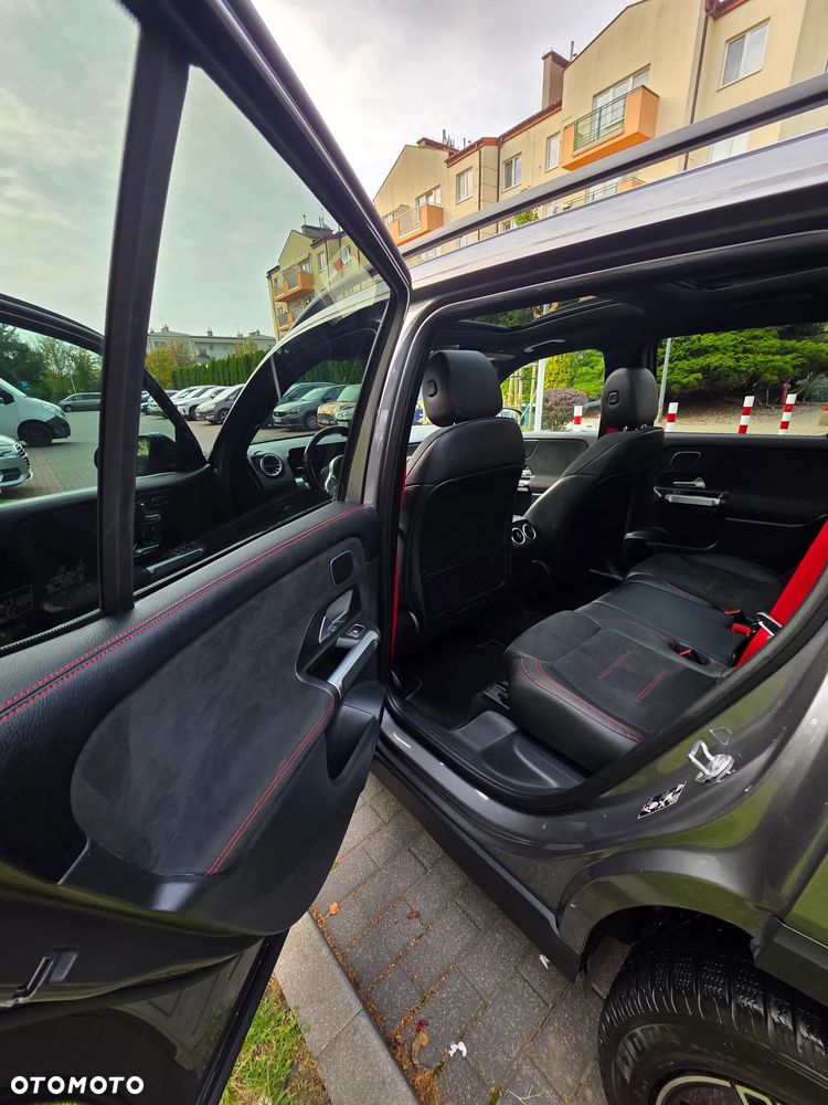 Mercedes-Benz GLB - 24