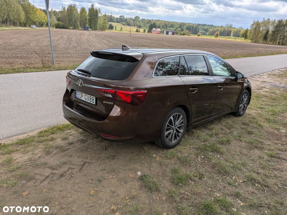 Toyota Avensis 2.0 D-4D Prestige - 2