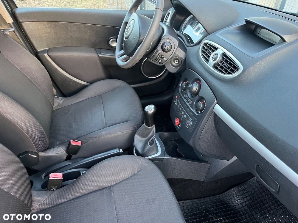 Renault Clio - 24