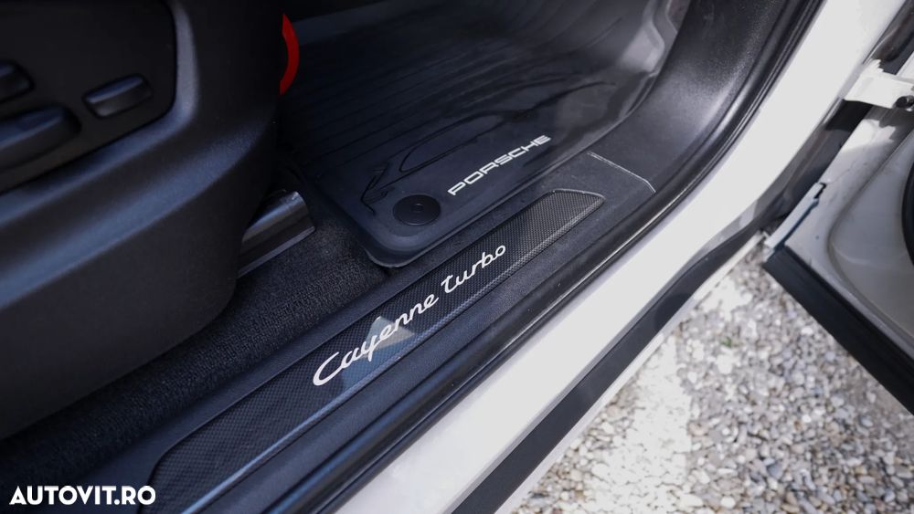 Porsche Cayenne Turbo - 35