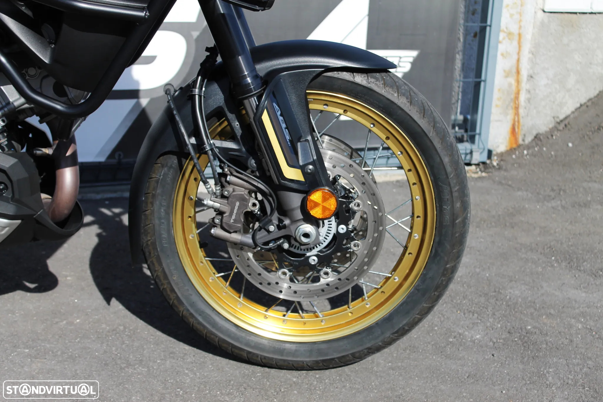 Suzuki DL V-STrom XT Adventure - 11