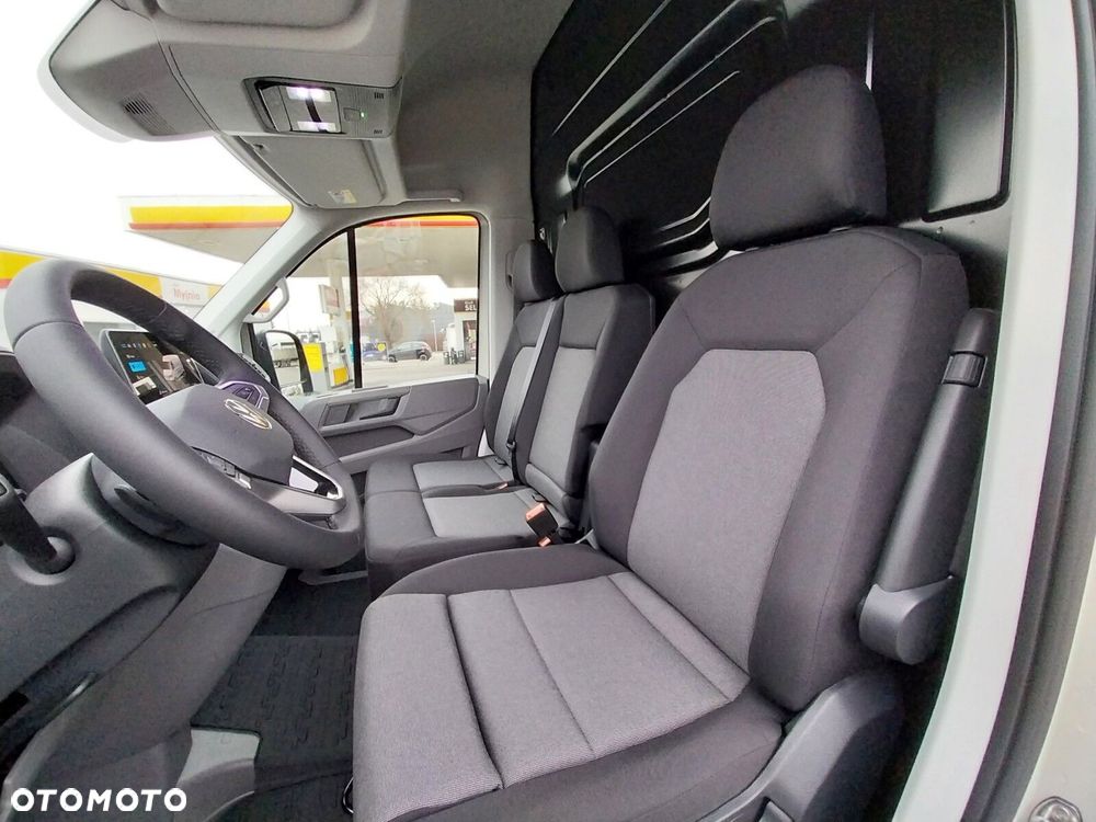 Volkswagen Crafter Crafter 35 Furgon, silnik: 2,0 l  130 kW, skrzynia biegów: napęd 4MOTION, automatyczna 8-biegowa rozstaw osi: 3640 mm - 9