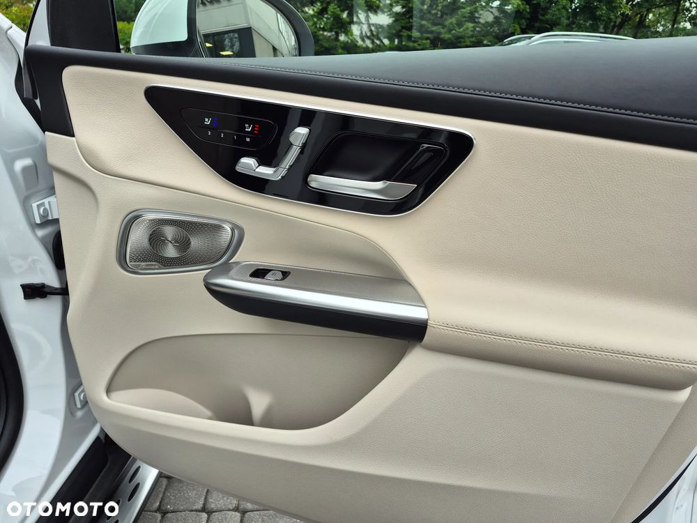 Mercedes-Benz GLC 300 4Matic 9G-TRONIC Edition Avantgarde - 34