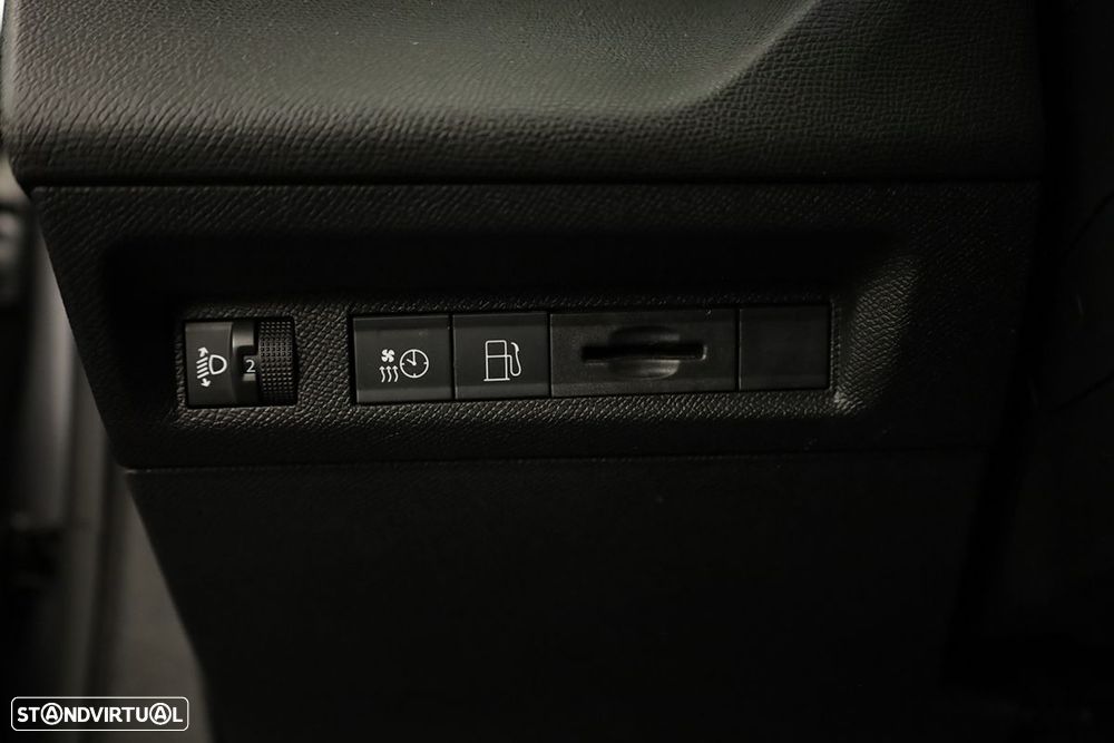 Peugeot 408 1.6 Hybrid Allure e-EAT8 - 18