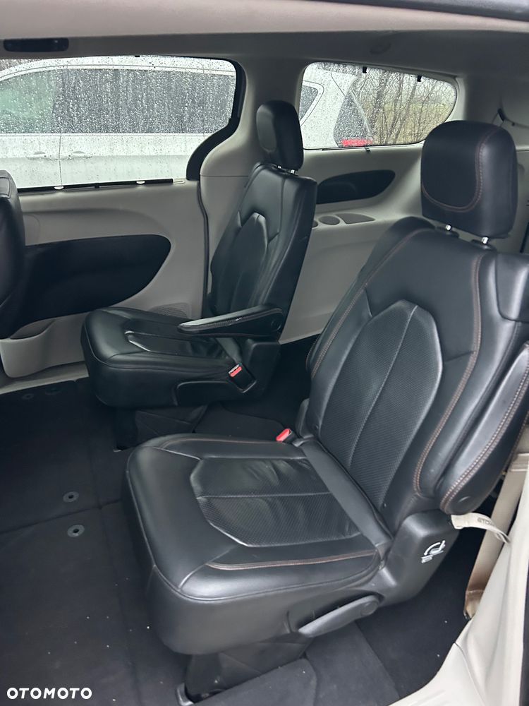 Chrysler Pacifica - 18