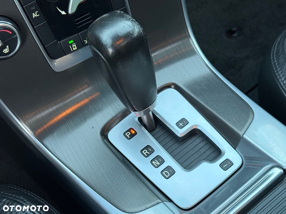 Volvo V60 T6 AWD Geartronic Momentum - 26