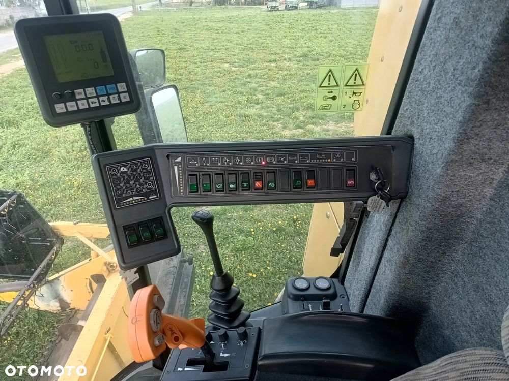 New Holland TX 65 Plus - 13