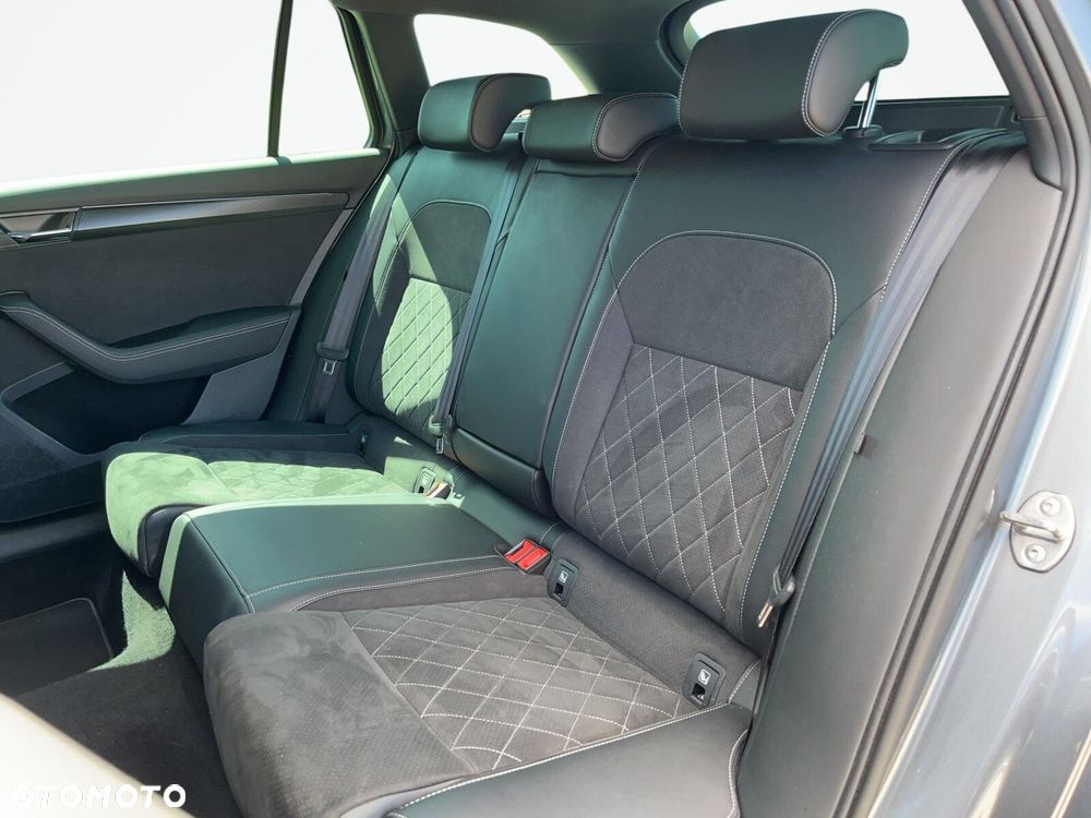 Skoda Superb 2.0 TDI SCR 4x4 Sportline DSG - 10