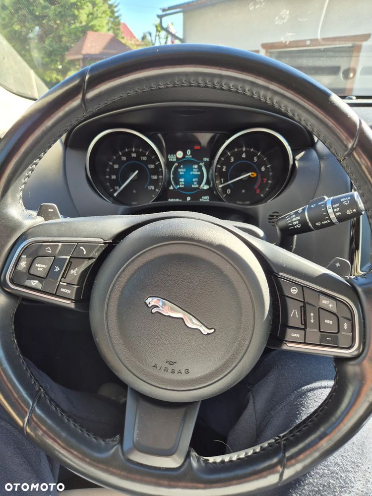 Jaguar F-Pace - 9
