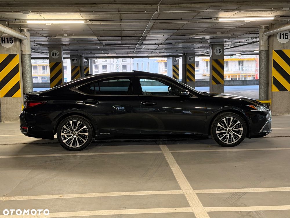 Lexus ES - 4